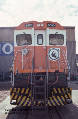 6988 001
Welshpool, Goninan Open Day 27th August, 1988. Front on view of Mt Newman Mining's Goninan new build GE CM39-8 model loco 5630 'Zeus' serial 5831-09 / 88-079.
Jim Bisdee photo.
Keywords: 5630;Goninan;GE;CM39-8;5831-09/88-079;