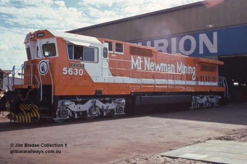 6989 001
Welshpool, Goninan Open Day 27th August, 1988. Mt Newman Mining's Goninan new build GE CM39-8 model loco 5630 'Zeus' serial 5831-09 / 88-079.
Jim Bisdee photo.
Keywords: 5630;Goninan;GE;CM39-8;5831-09/88-079;