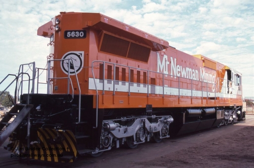 6992 001
Welshpool, Goninan Open Day 27th August, 1988. Mt Newman Mining's Goninan new build GE CM39-8 model loco 5630 'Zeus' serial 5831-09 / 88-079.
Jim Bisdee photo.
Keywords: 5630;Goninan;GE;CM39-8;5831-09/88-079;