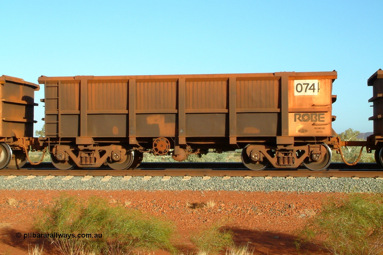 050110 175326r
Harding Siding, Robe River ore waggon 074 built by Nippon Sharyo Nihon in 1971 is one of a few waggons that runs permanently coupled to another waggon. Unlike the Hamersley Iron system married pairs, the Robe fleet each have their own brake system and are coupled by a length of round bar as the Cape Lambert dumper only dumps one waggon at a time. Monday 10th January 2005.
Keywords: Nippon-Sharyo-Japan;