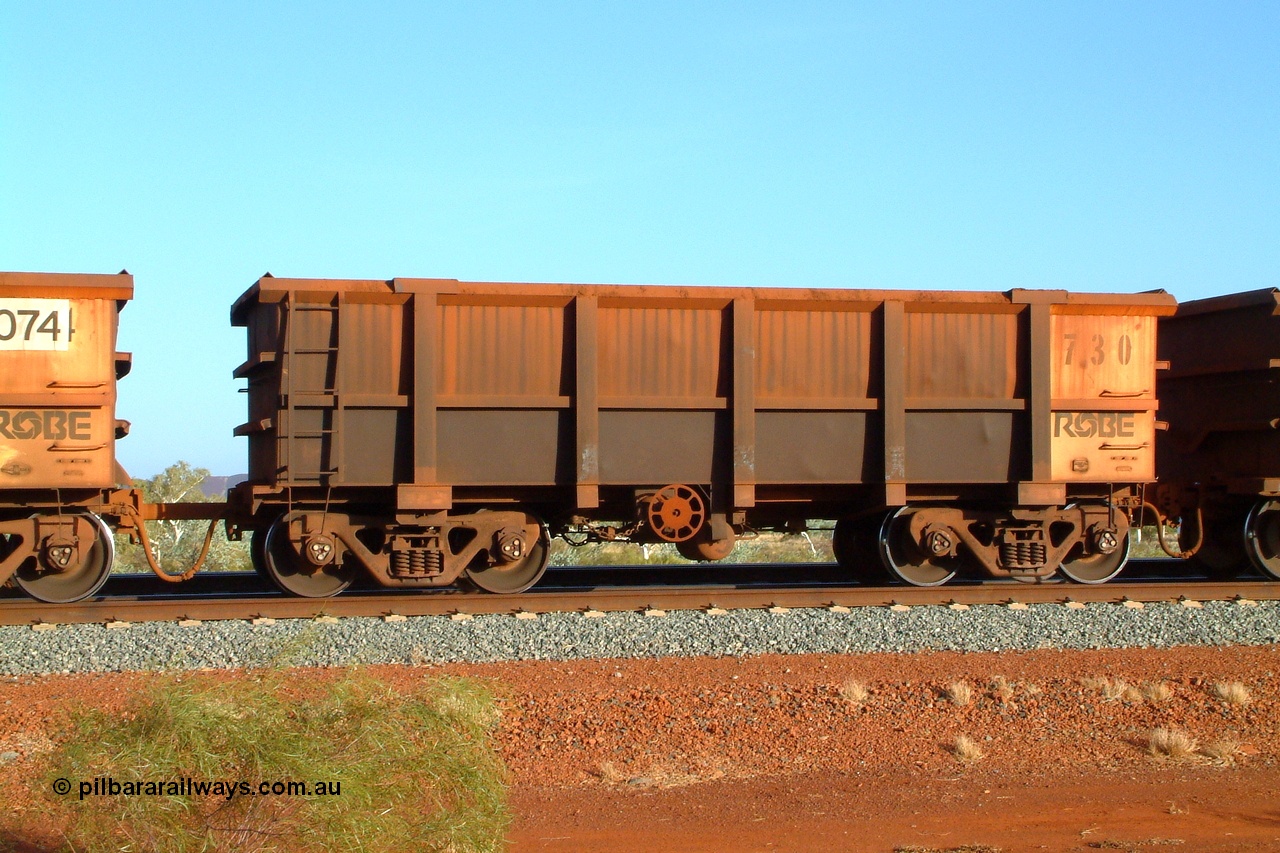 050110 175330r
Harding Siding, Robe River ore waggon 730 built by Tomlinson Steel Perth in 1982 is one of a few waggons that runs permanently coupled to another waggon. Unlike the Hamersley Iron system married pairs, the Robe fleet each have their own brake system and are coupled by a length of round bar as the Cape Lambert dumper only dumps one waggon at a time. Monday 10th January 2005.
Keywords: Tomlinson-Steel-WA;