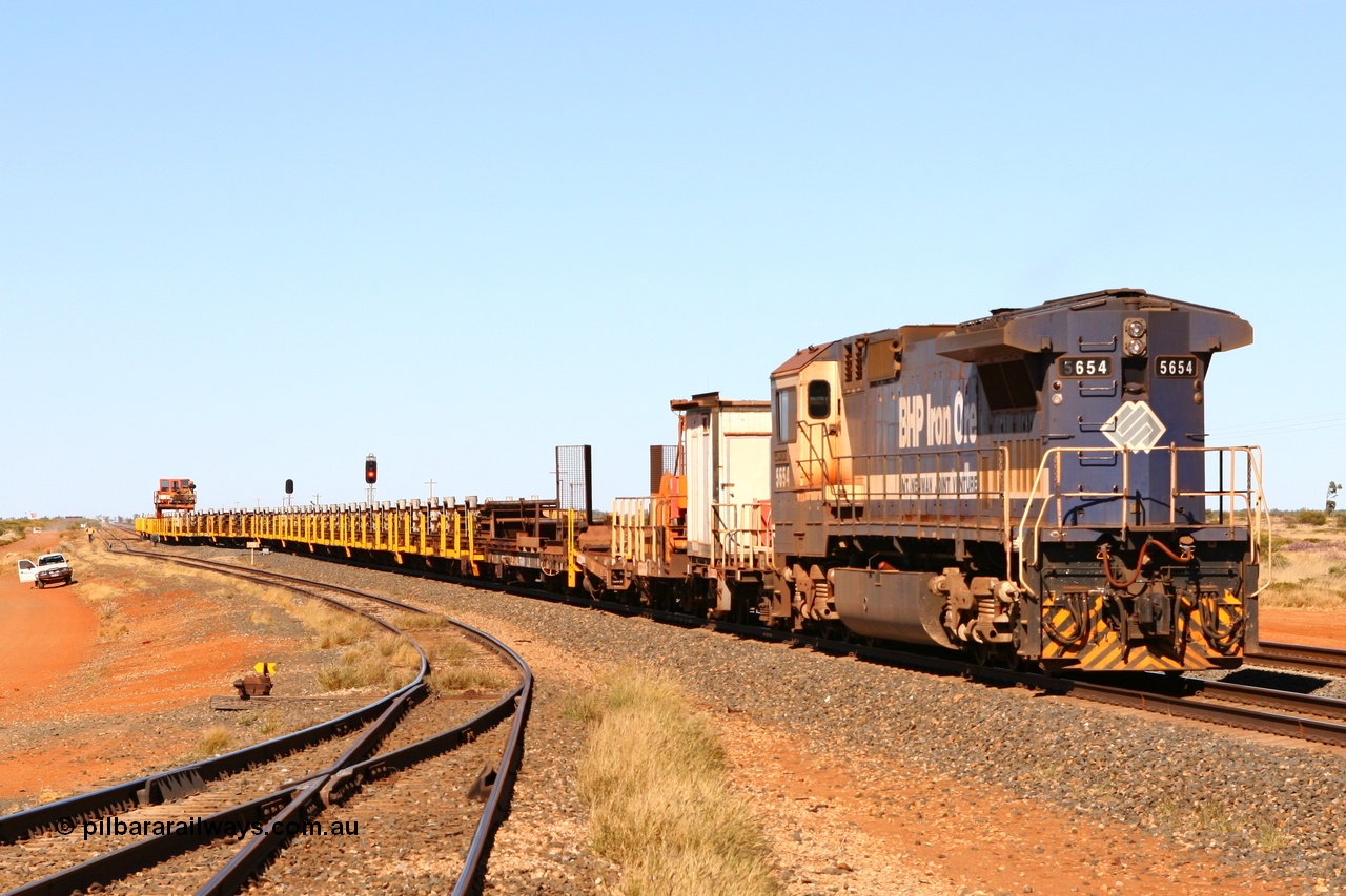 060714 6685r
Bing Siding finds BHP Goninan GE rebuild CM40-8M locomotive 5654 'Kashima' serial 8412-11 / 93-145 as it shunts the steel (rail) train 14th July 2006.
Keywords: 5654;Goninan;GE;CM40-8M;8412-11/93-145;rebuild;Comeng-NSW;ALCo;M636C;5493;C6084-9;