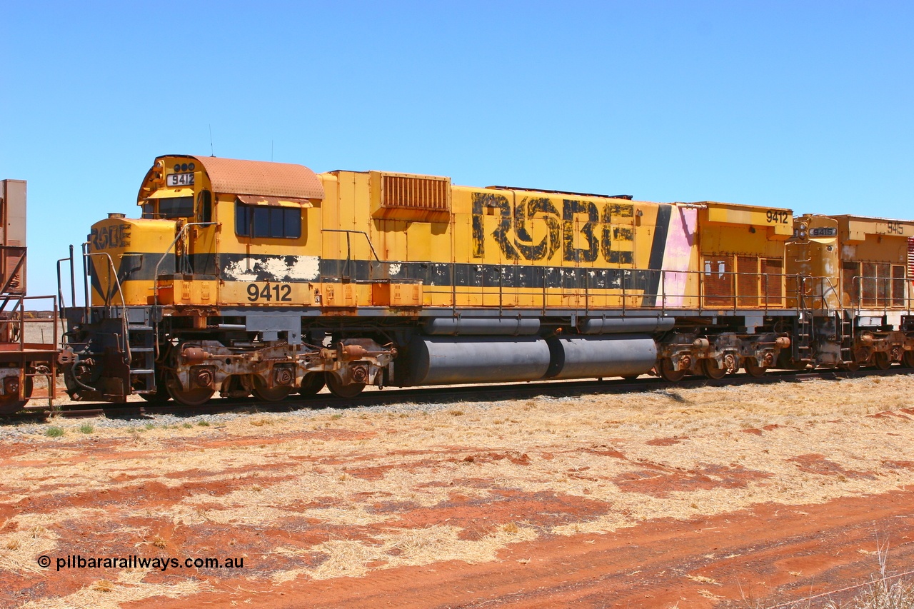 061209 8249r
Seven Mile 38 Road, former Robe River AE Goodwin built ALCo M636 unit 9412 serial G6060-3 from December 1971, originally numbered 262.003 during construction, then 1712 and finally 9412 awaits a new owner. 9th of December 2006.
Keywords: 9412;AE-Goodwin;ALCo;M636;G6060-3;