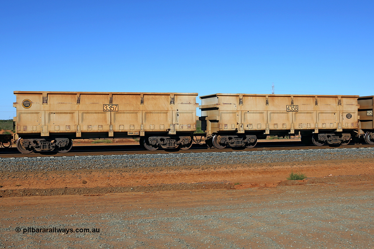 130721 2193r
Boodarie, empty waggon pair 3357 and 4358 head south back to the mines. A pair of waggons from orders for 882 pairs built by China Northern or CNR QRRS Qiqihar Railway Rolling Stock Co between 2010 and 2012. 21st July 2012.
Keywords: 3357-4358;CNR-QRRS-China;FMG-ore-waggon