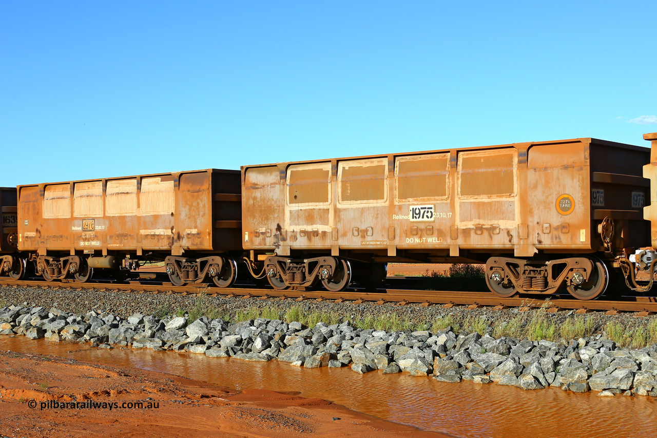 1975-2976 200410 5277
FMG 1975 and 2976 seen at Boodarie on an empty train, April 10, 2020. Original orders for 976 waggons numbered from 1001 slave and 2002 control up to 1975 slave and 2976 control built by CSR Zhuzhou Rolling Stock Works in 2007 and 2008 across two orders one for 816 waggons and the second for 160 waggons.
