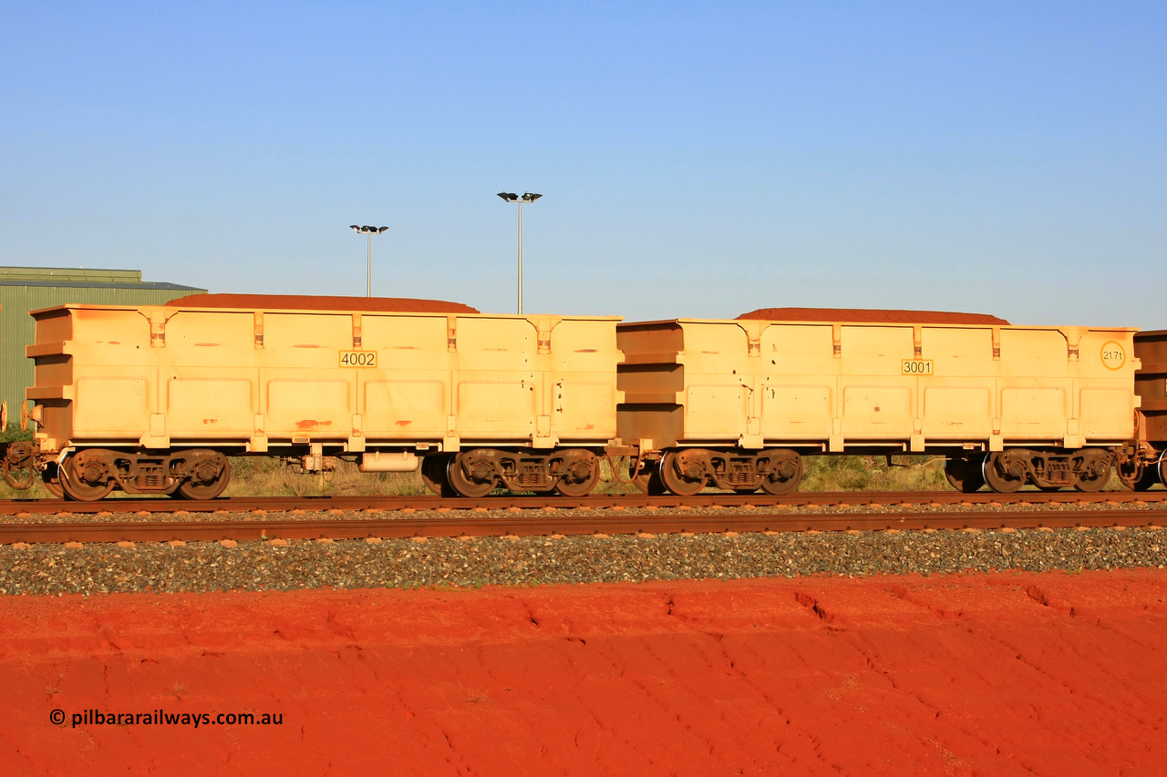 3001-4002 110417 0353
FMG 3001 and 4002 at Thomas Yard on a loaded train, April 17, 2011. Two waggons 3001 slave and 4002 control are prototype builds by CNR QRRS in 2009.
