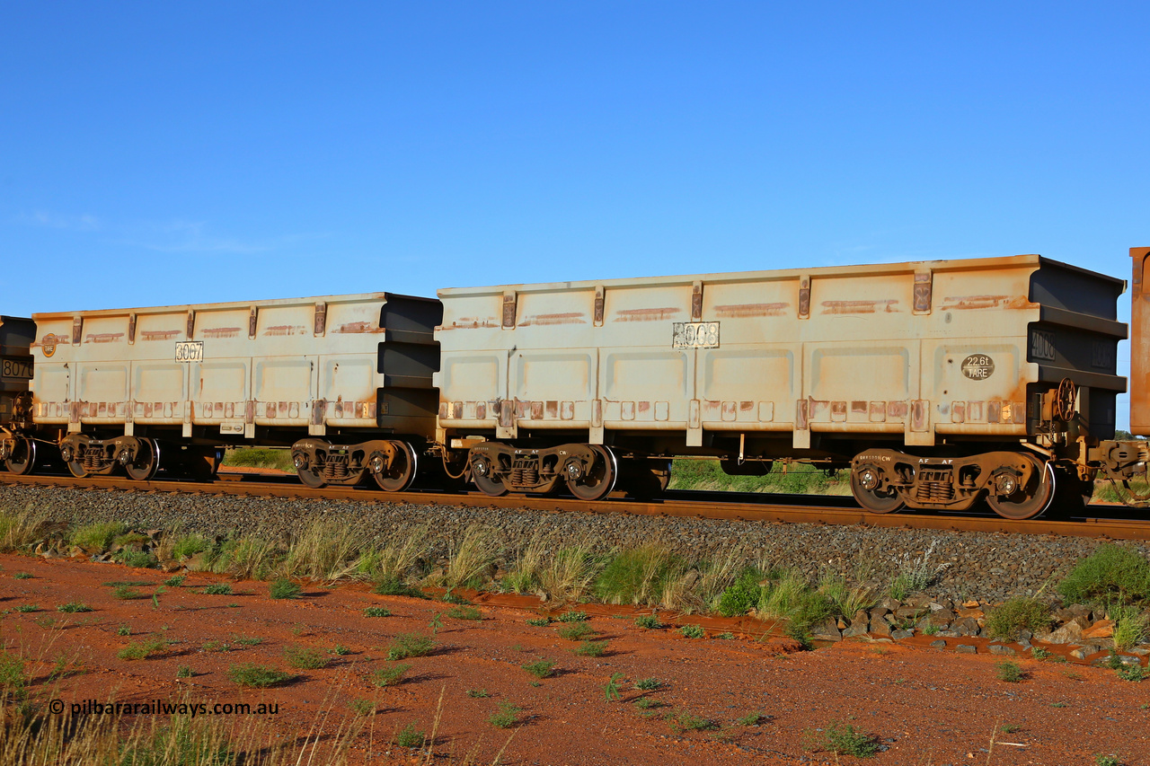3007-4008 200412 6083
FMG 3007 and 4008 at Boodarie on an empty train, April 12, 2020. Large order of 992 waggons numbered from 3007 slave and 4008 control up to 3997 slave and 4998 control built by CNR QRRS Qiqihar Railway Rolling Stock Co. Ltd. between Nov 2010 to 2012.
