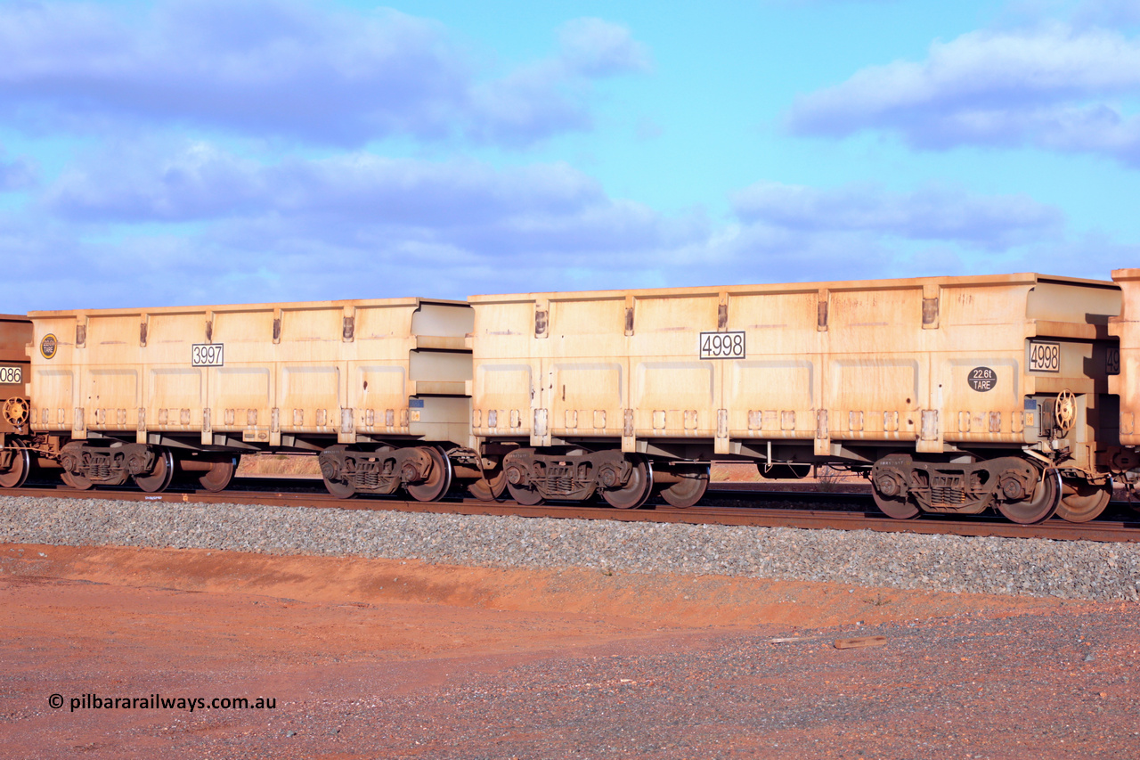 3997-4998 131126 3752
FMG 3997 and 4998 at Boodarie on an empty train, November 26, 2013. Large order of 992 waggons numbered from 3007 slave and 4008 control up to 3997 slave and 4998 control built by CNR QRRS Qiqihar Railway Rolling Stock Co. Ltd. between Nov 2010 to 2012.
