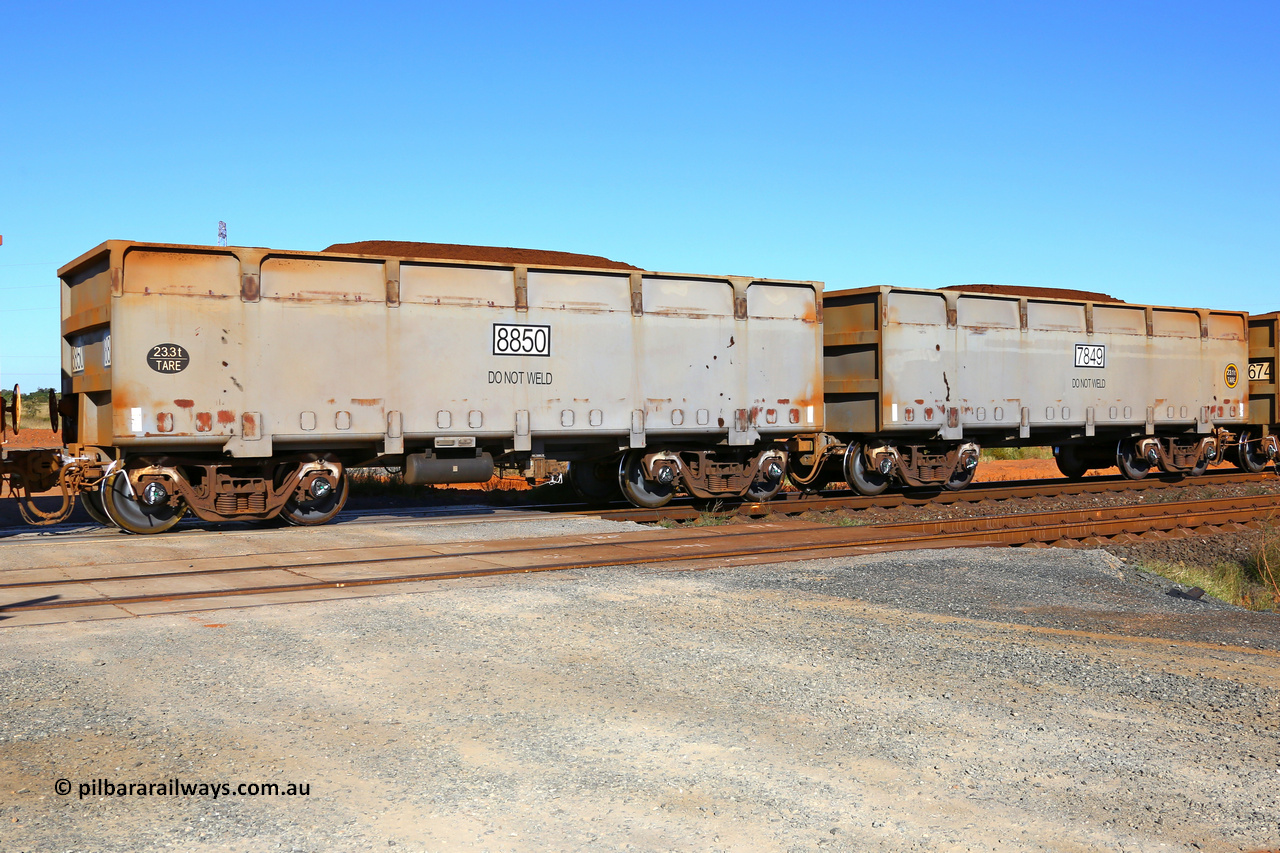 7849-8850 200616 6591
FMG 7849 and 8850 on a loaded  train at Boodarie, June 16, 2020. 406 waggons numbered 7445 slave and 8446 control, up to 7849 slave and 8850 control built by CRRC Yangtze in 2017 and 2018 with a lined body stencilled DO NOT WELD.
