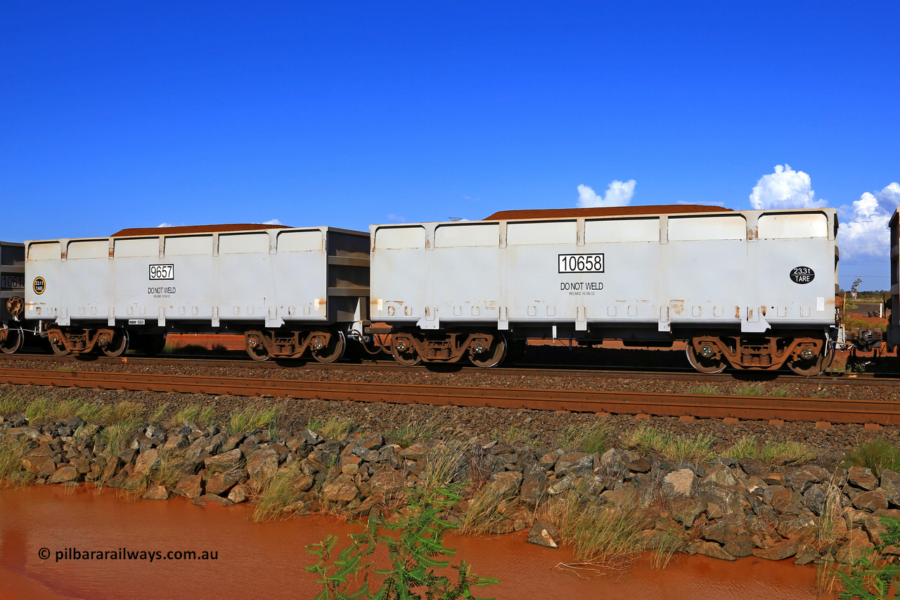 9657-10658 230309 5891
FMG 9657 and 10658 on a loaded train at Boodarie, March 9, 2023. Sixty eight waggons numbered from 9591 slave and 10592 control, up to 9657 slave and 10658 control built by CRRC Qiqihar in January and February 2022, and 9625 and higher in June 2022 with lined body stencilled DO NOT WELD and the relined date.
