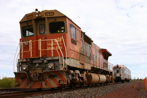 050624 3346
Goldsworthy Siding 110.8 km on the GML sees BHP Billiton Goninan GE rebuilt model CM40-8M unit 5636 'Munda' serial 8151-11 / 91-122 having just cut off and pulled forward from the Sundowner in the passing track 24th June 2005.
Keywords: 5639;Goninan;GE;CM40-8M;8281-03/92-128;rebuild;AE-Goodwin;ALCo;C636;5459;G6027-3;