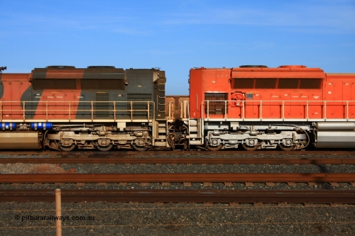 090121 0936
Nelson Point, comparison view of the radiator sections between Electro-Motive built SD70ACe/LC (low clearance) unit 4309 'Gidgi' serial 20038540-010 on the left and standard Electro-Motive built SD70ACe (ex-BNSF) unit 4333 serial 20066862-062 on the right. 21st January 2009.
Keywords: 4309;4333;Electro-Motive;EMD;SD70ACe/LC;SD70ACe;20038540-010;20066862-062;