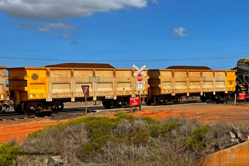 09589-10590 230122 4425
FMG 9589 and 10590 on a loaded train at Boodarie, January 22, 2023. Twenty pairs, or forty waggons numbered 9551 slave and 10552 control, up to 9589 slave and 10590 control built by CRRC Qiqihar in 2021 with the CNR style body and yellow ends denoting dual rotary coupler waggons.
Keywords: 9589-10590;CRRC-Qiqihar;FMG-ore-waggon;